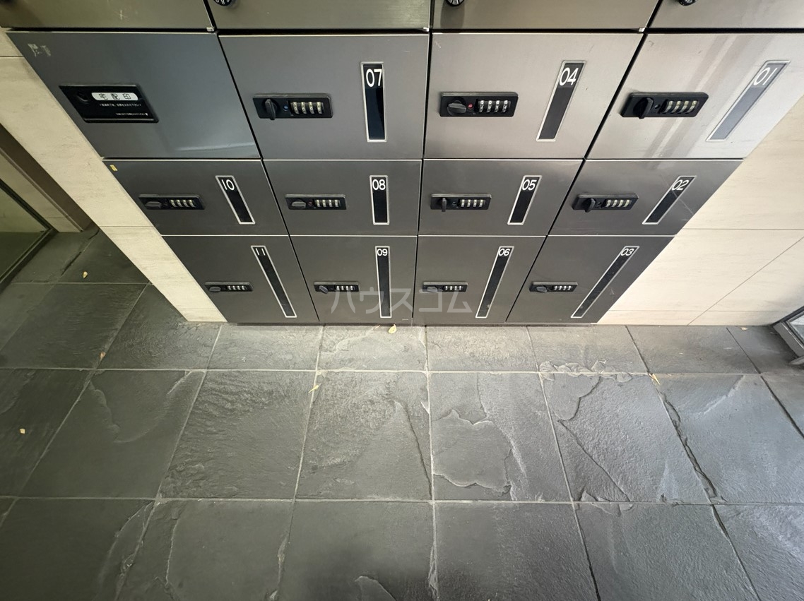 25/30 エントランス