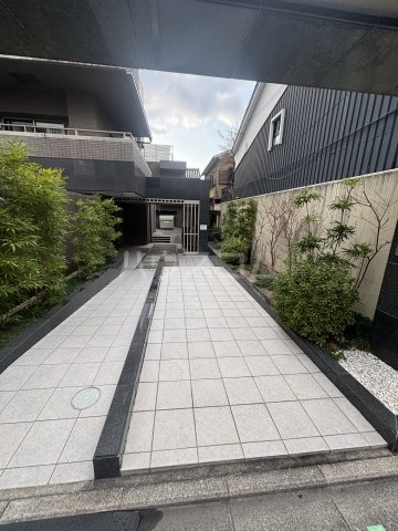 26/30 エントランス