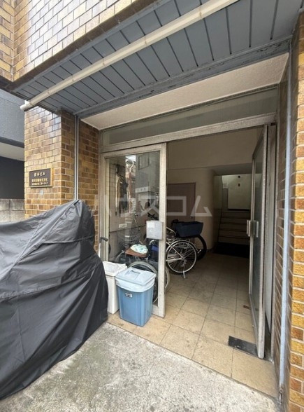 24/30 エントランス