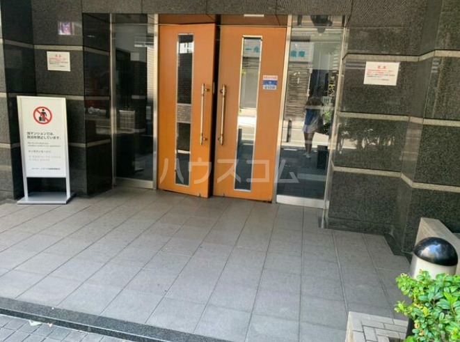 16/16 エントランス