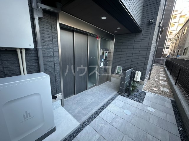 27/30 エントランス