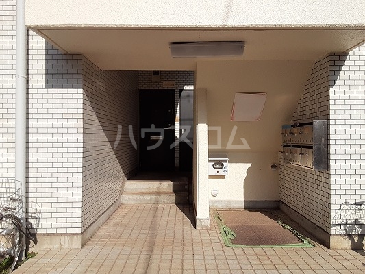 25/30 エントランス