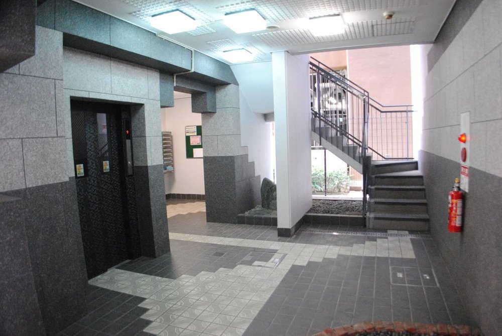 20/30 エントランス