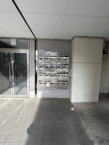 21/30 エントランス