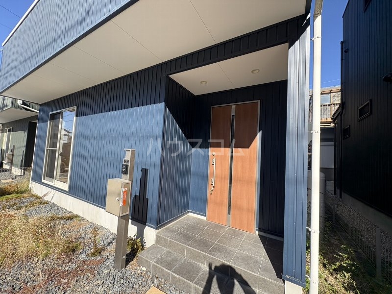 18/27 エントランス