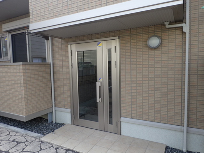 13/17 エントランス