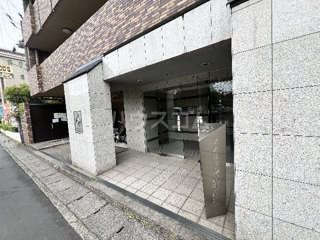 21/30 エントランス