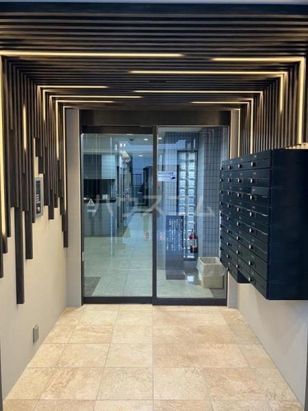 16/25 エントランス