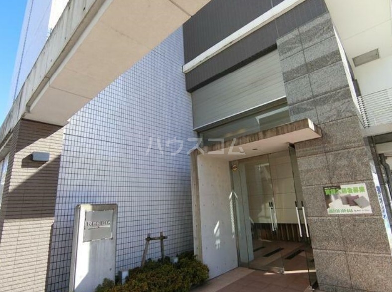 18/25 エントランス