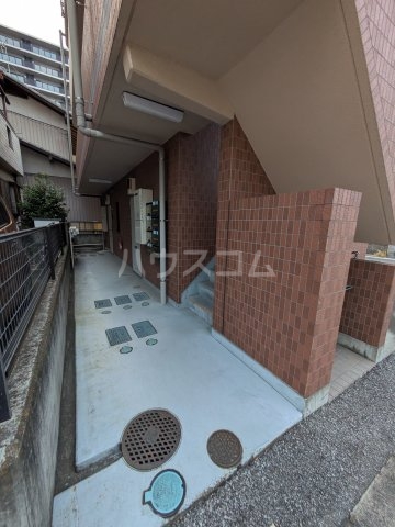 28/30 エントランス