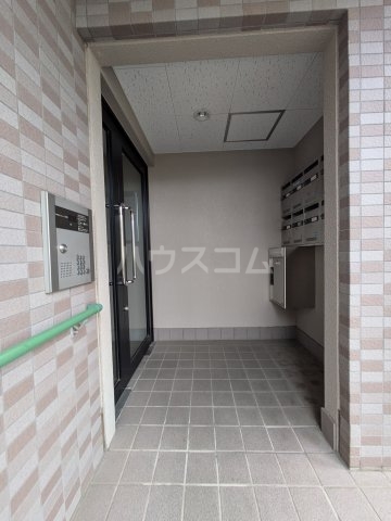 28/30 エントランス