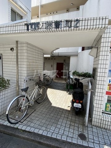 28/30 エントランス