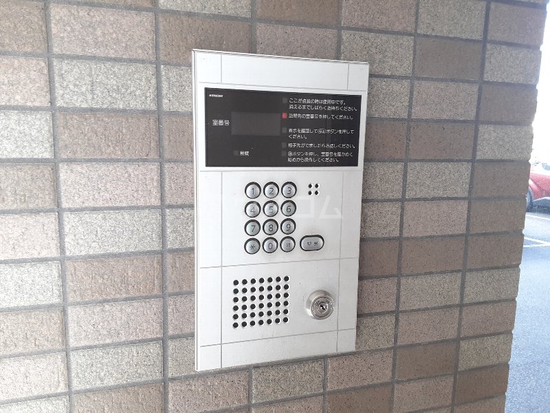 25/30 エントランス