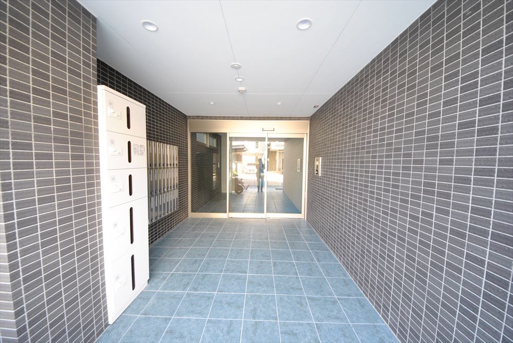 22/30 エントランス