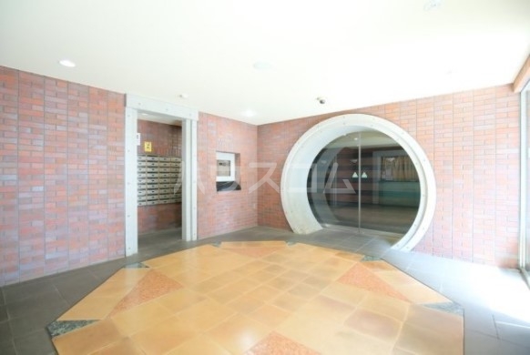 16/18 エントランス