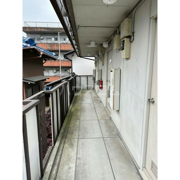 2/2 エントランス
