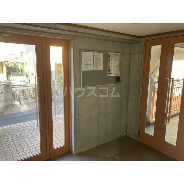 20/30 エントランス