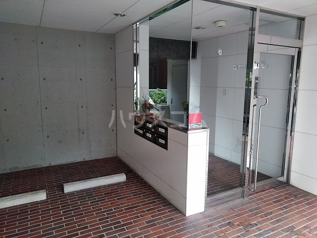 23/26 エントランス