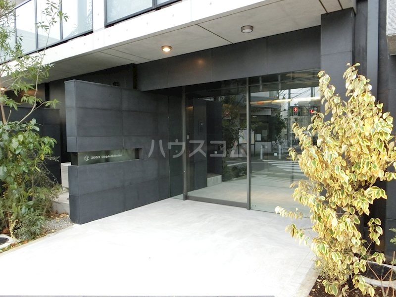 16/17 エントランス