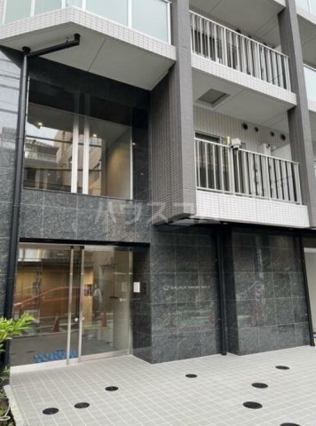 21/26 エントランス