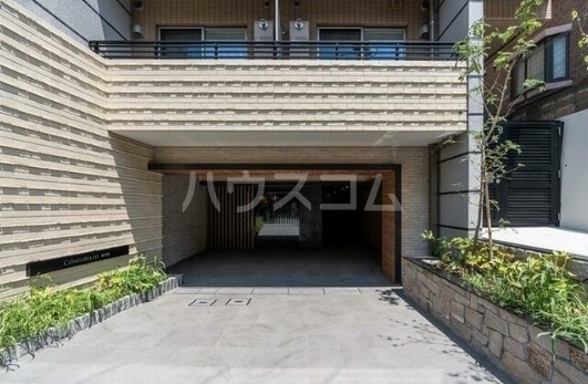 16/20 エントランス