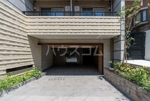 16/20 エントランス