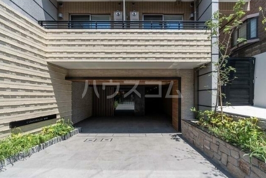 16/20 エントランス