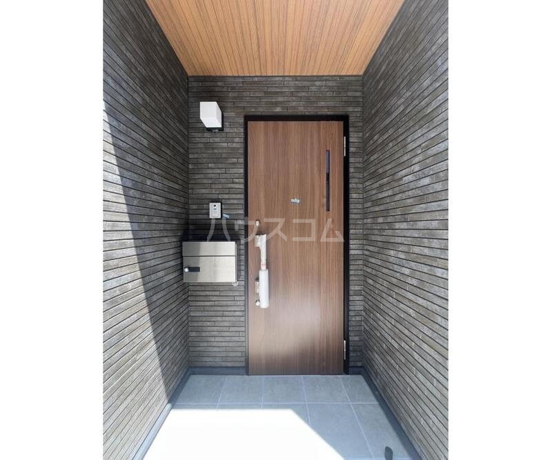 21/30 エントランス