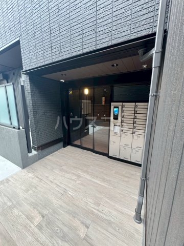 18/27 エントランス