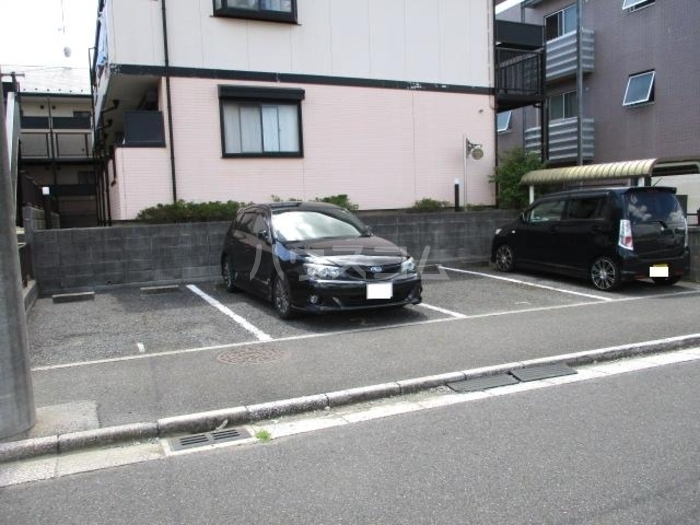 2/3 駐車場