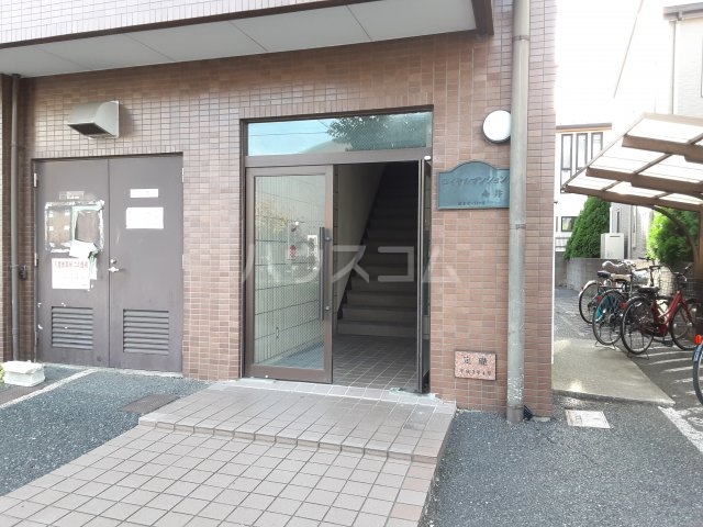 25/27 エントランス