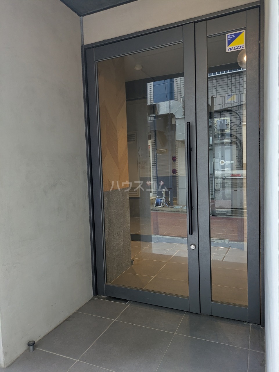 21/26 エントランス