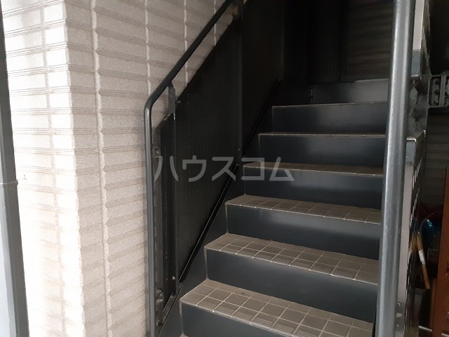 24/30 エントランス