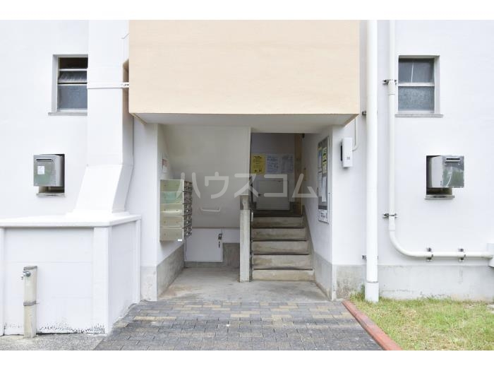 16/23 エントランス