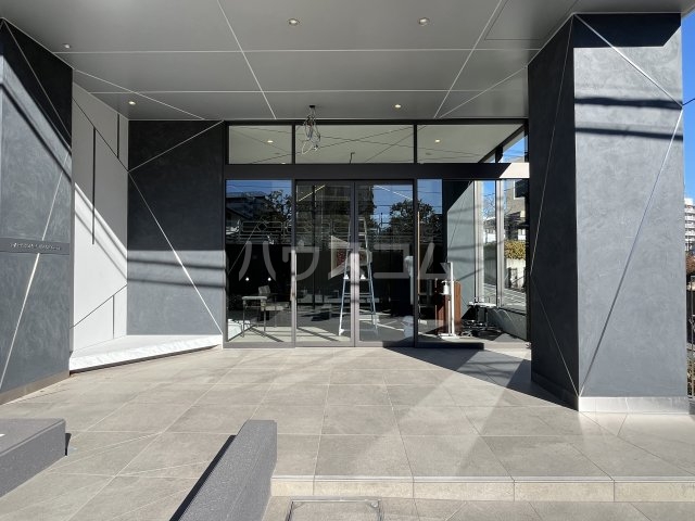 20/30 エントランス