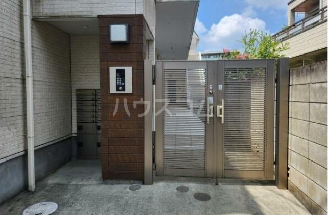 14/21 エントランス