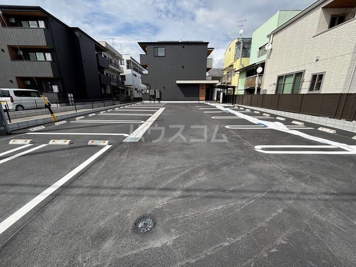 27/30 駐車場