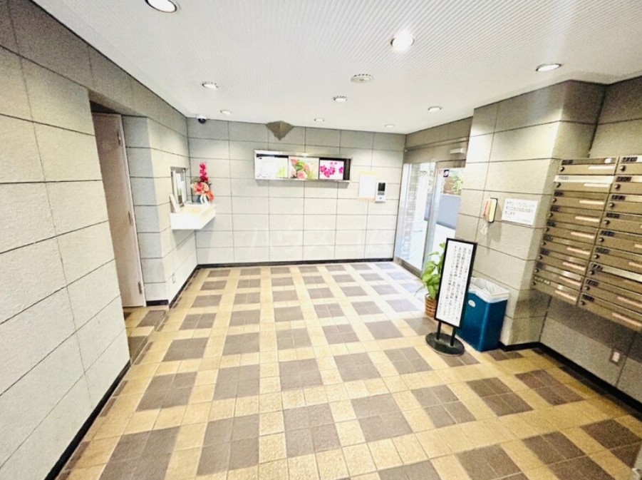 21/26 エントランス