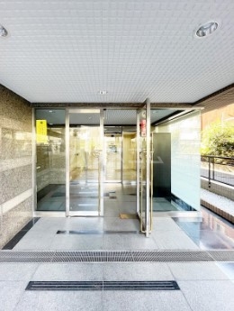 18/24 エントランス