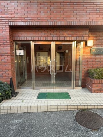 24/30 エントランス