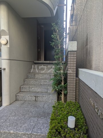 2/4 エントランス