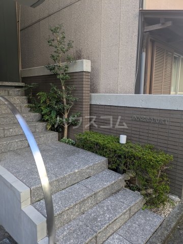 23/23 エントランス