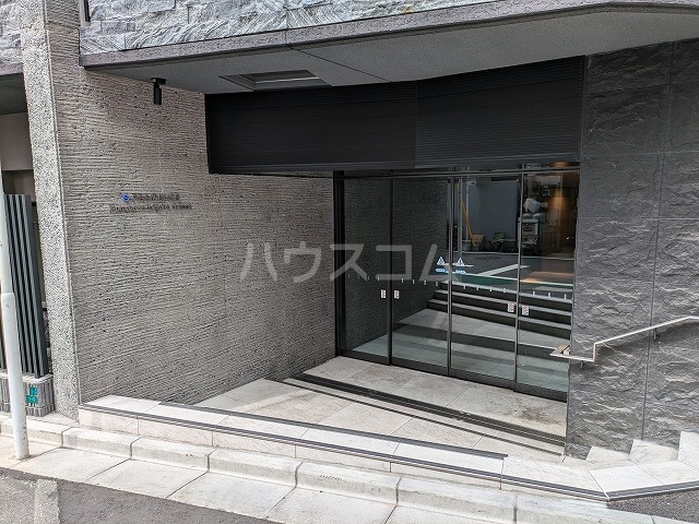 21/30 エントランス