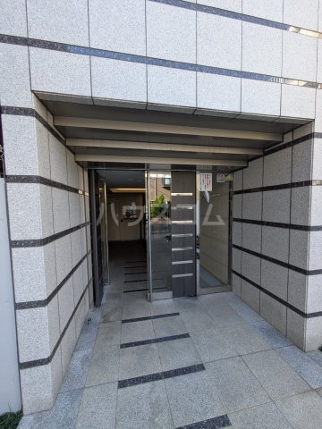 21/30 エントランス