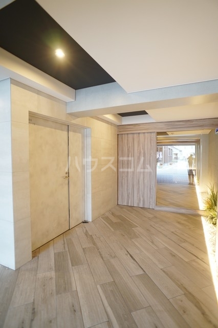 18/27 エントランス