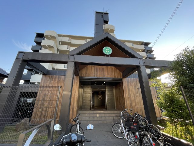 24/27 エントランス