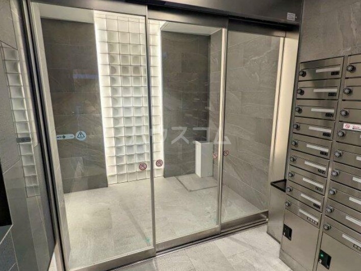 19/29 エントランス