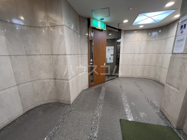 28/30 エントランス