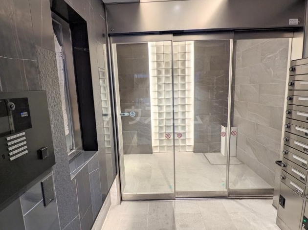 17/27 エントランス