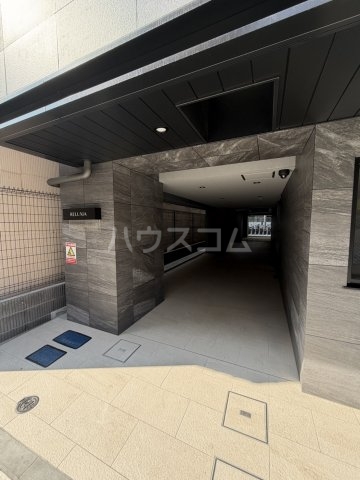 24/30 エントランス